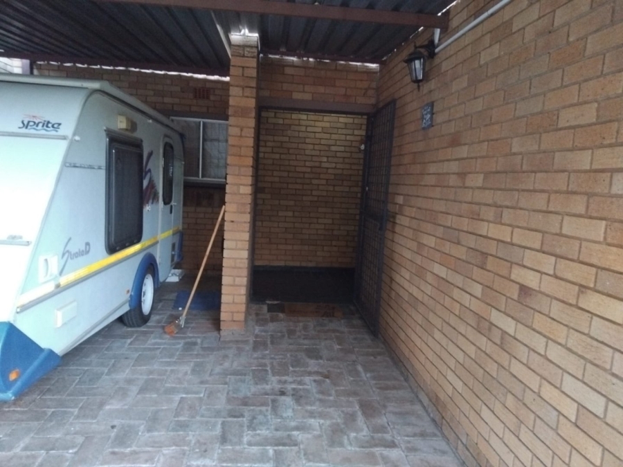 4 Bedroom Property for Sale in Lourenspark North West